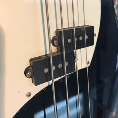 Fullerton 4 Stings Electric Bass Guitar - Black And White image 10