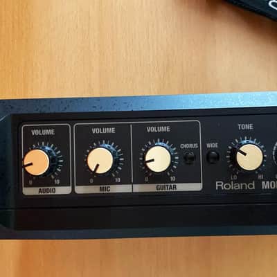 Roland MOBILE AC Acoustic Chorus – Portable Stereo Acoustic Guitar Amp Amplifier – Mint image 3