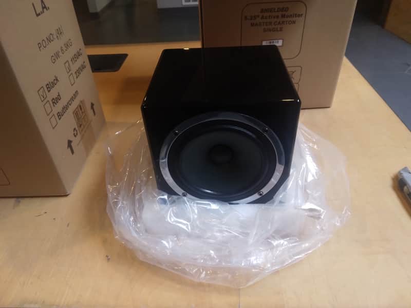 Avantone Pro - Mixcube Active Pair | Active Mini-Reference Monitors Black image 1