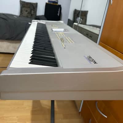 Korg Triton Studio 88-Key 120-Voice Polyphonic Workstation 2002 - 2005 - Silver image 6