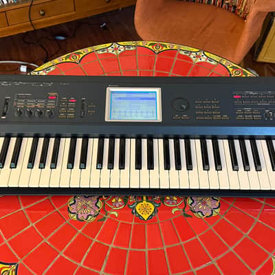 Korg Triton Extreme 76-Key 120-Voice Polyphonic Workstation 2005 - 2009 - Black
