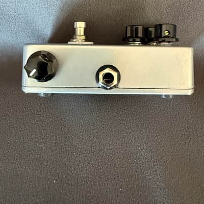JHS Electro-Harmonix Triangle Big Muff Reissue with Illuminati Mod 2018 - Silver image 4