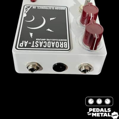 Hudson Electronics Broadcast-AP Ariel Posen Signature 2019 - Present - White X14338 image 3