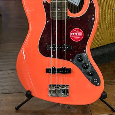 Squier Classic Vibe ‘60s Jazz Bass  2025 - Tahitian Coral / 8lbs. 11.5oz. #ICSE25015391 image 1