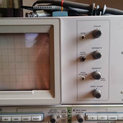 Tektronix 7704A is a modular oscilloscope system Silver/Blue image 2