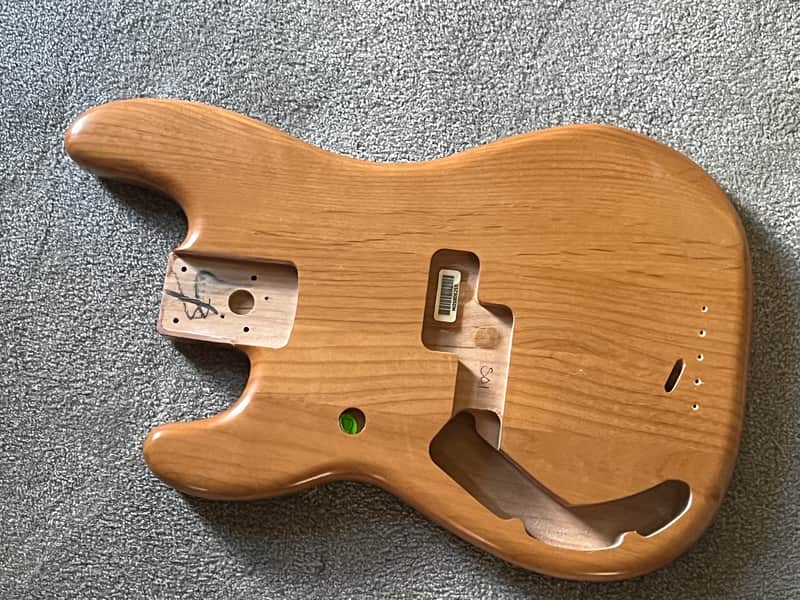 lefty Fender Mexico MIM Precision bass body image 1