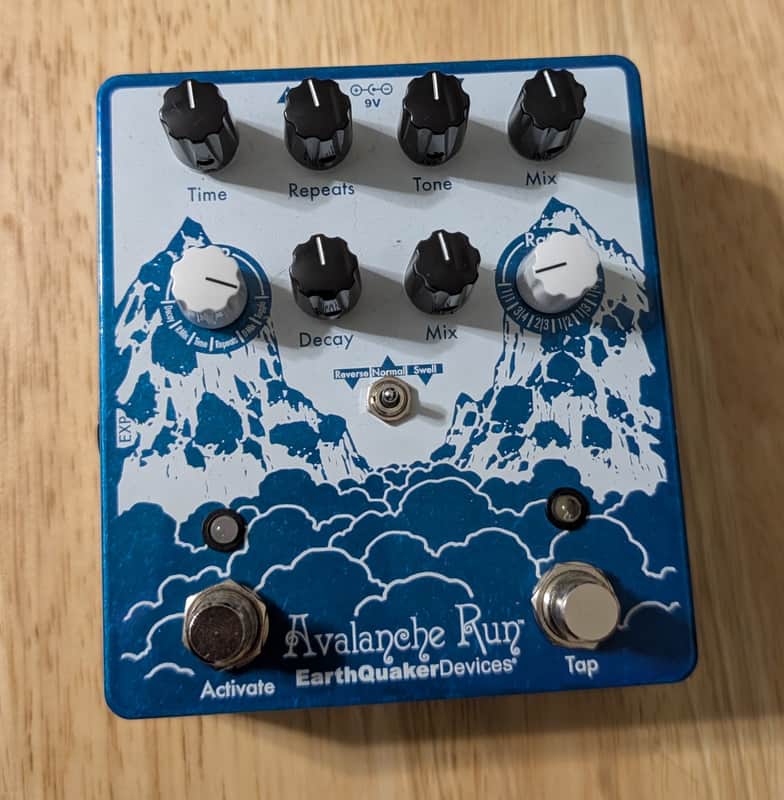 EarthQuaker Devices Avalanche Run Stereo Reverb & Delay with Tap Tempo V2