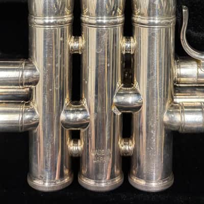 Yamaha Xeno Trumpet, Silver Finish, Gold Brass Bell, Model YTR8335G image 4