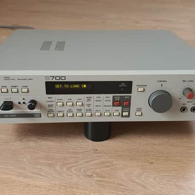 Akai S700 Sampler (1987) – Near Mint / ASK70 Expansion! image 2
