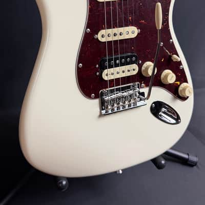 Fender American Professional II Stratocaster HSS Electric Guitar Olympic White w/ OHSC image 3
