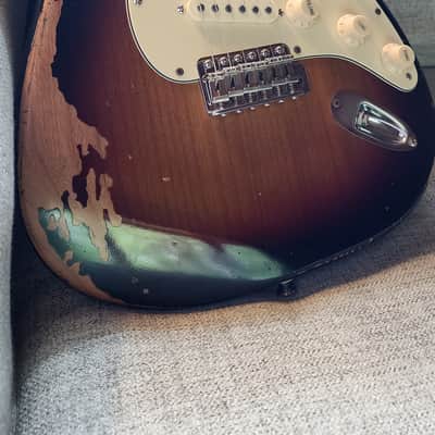Johnston Custom Guitars '67 Strat 2025 - Relic Nitro Vintage Sunburst image 2
