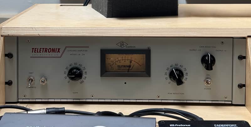 Universal Audio LA-2A Leveling Amplifier / Optical Compressor 2000 - Present - Gray image 1