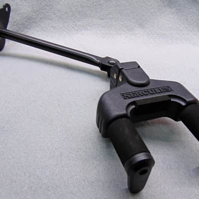 Hercules GSP40WB Auto Grip Long Arm Guitar Wall Hanger w/ Steel Wall Mount