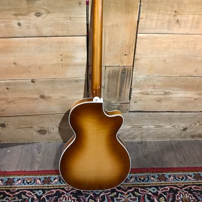 Hofner 500/2 Club Bass Left Handed Sunburst image 4