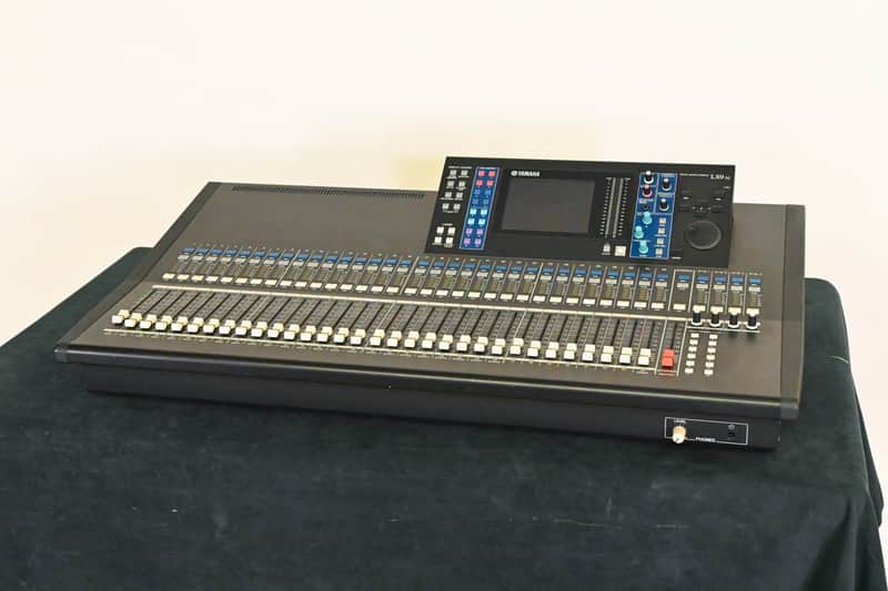 Yamaha LS9-32 32-Input Digital Mixing Console CG01VLQ image 1