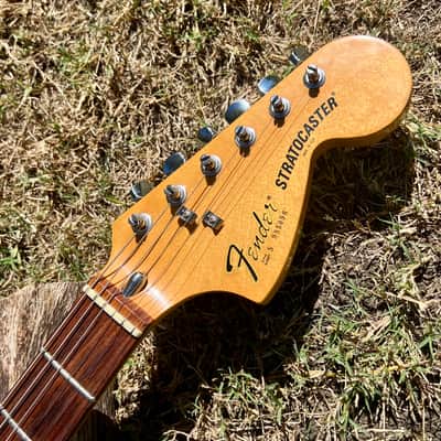 Vintage Fender Stratocaster Guitar 1979-1981 - Crimson Red Transparent image 8