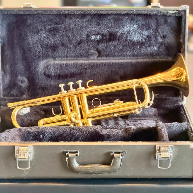 Yamaha YTR2-2335 Bb Trumpet, Clear Lacquer image 1
