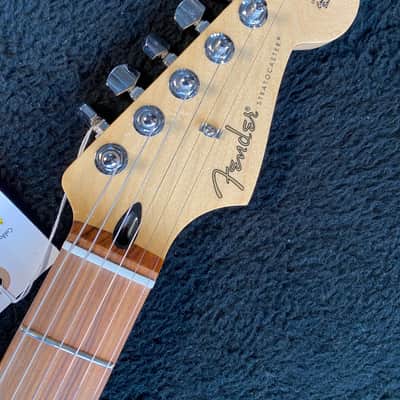Fender Player Stratocaster HSS Pau Ferro Fretboard 2018 Black #MX22048412 (8 lbs. 5.9 oz.) image 4
