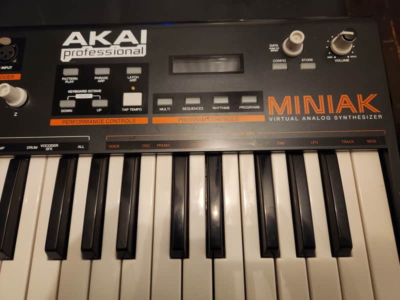 Akai Miniak