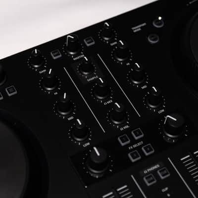 Native Instruments Traktor Kontrol S2 MK3 2018 - Black image 6