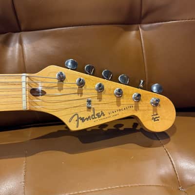 Fender American Vintage '57 Reissue Stratocaster 1989 2-Tone Sunburst image 4