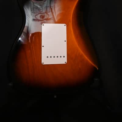 Fender Stratocaster 2014 - 2 Color Lacquer Sunburst 1954 Vintage Anniversary image 9