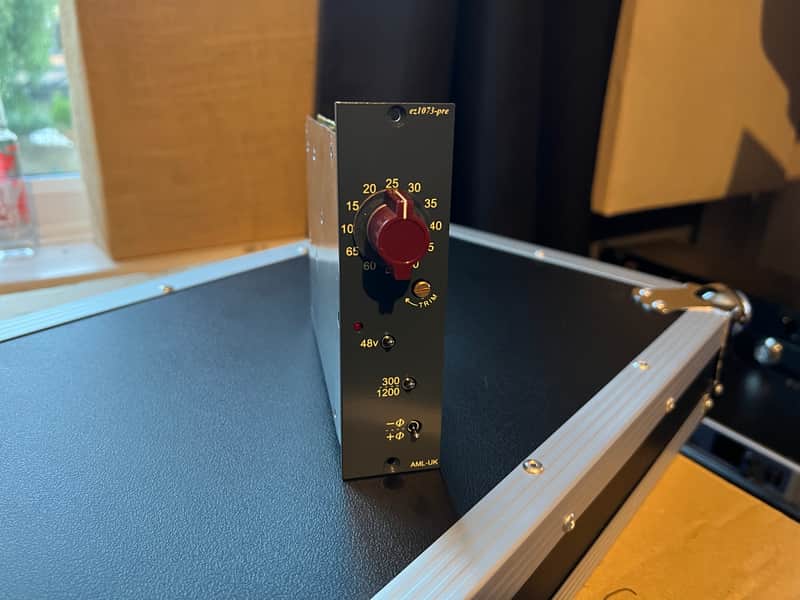 AML-17-038 - ez1073pre 500 series Class A mic pre image 1