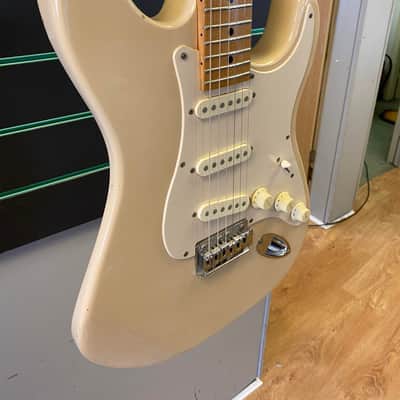 Peavey Predator White 1990-2000 Electric Guitar image 2