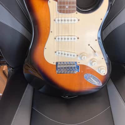 Silvertone SS15 Revolver Double Cut 2000s - Sunburst image 2