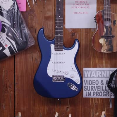 Castlerock SV40 double cutaway electric guitar w/ Case - tremolo - used - blue image 2
