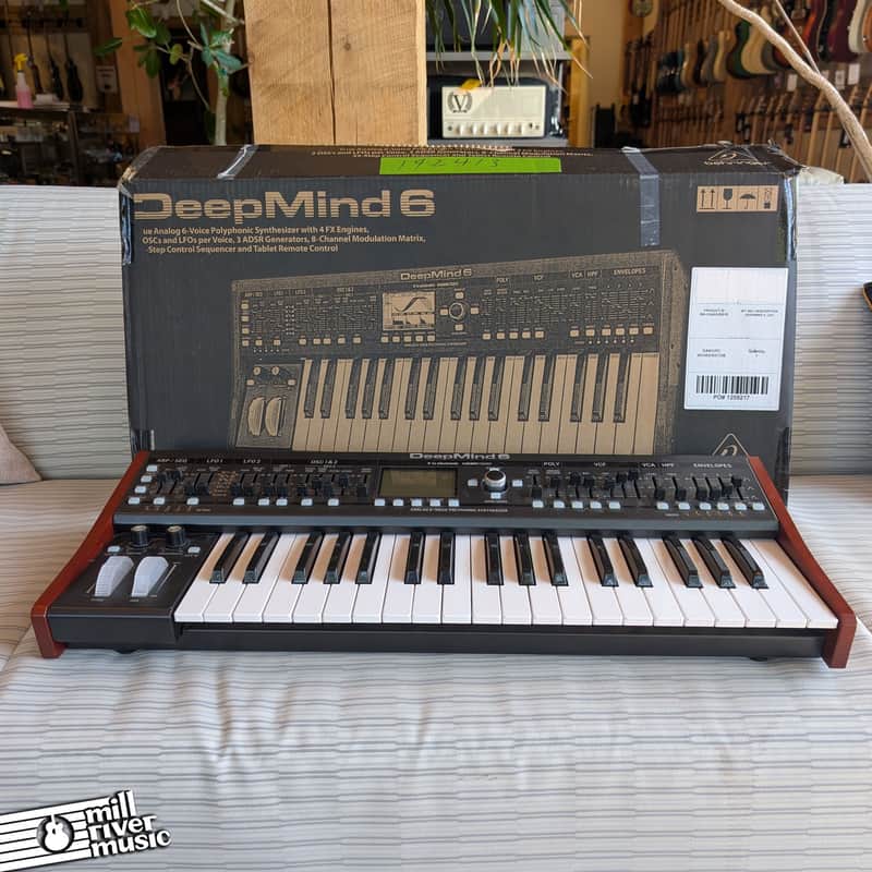 Behringer DEEPMIND 6 Analog Synthesizer w/Box Bild 1