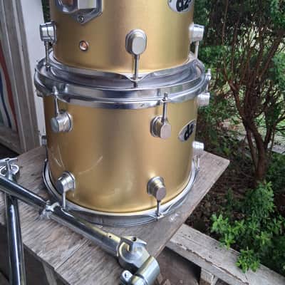 ddrum D2 10" and 12" toms with suspension rods image 5