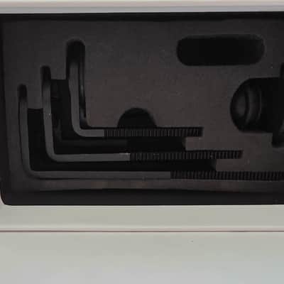 Roadie Coach 2022 - Black plastic image 11