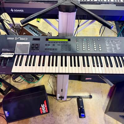 Yamaha Vintage V50 Synthesizer LIKE NEW