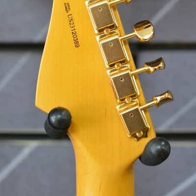 Fender Stevie Ray Vaughan Stratocaster - 3-Colour Sunburst - Incl Vintage-Style Tweed Case image 5