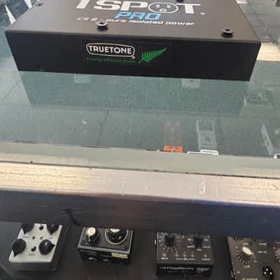 Truetone 1 SPOT PRO CS6 6-output low-profile isolated guitar pedal power supply image 3