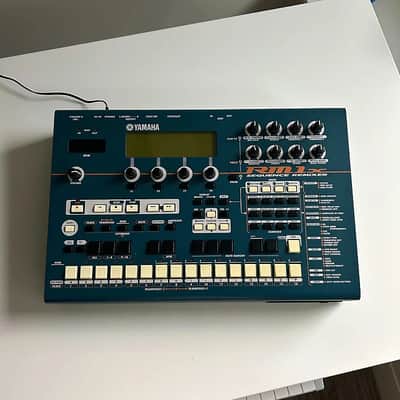 Yamaha RM1x Sequence Remixer 2000s - Blue