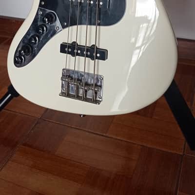 Sire Marcus Miller V7 Vintage Alder 4-String Bass Antique White - Left Handed, Lefty! image 2