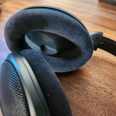 Sennheiser HD 560S Open-Back Studio Headphones w/ braided walnut-shell cable image 5