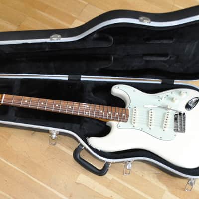 FENDER Chainsaw Hardshell Case Stratocaster / From 1990's image 6