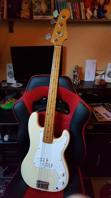 Fender Precision Bass MIJ 1993-1994 Aged Vintage White image 1