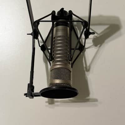 Electro-Voice RE27 N/D with shock mount and pop filter image 3