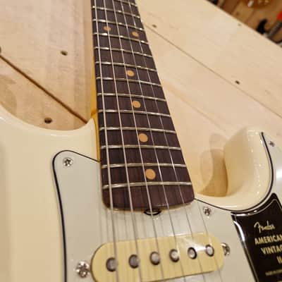 FENDER American Vintage II 1961 Stratocaster, Rosewood Fingerboard, Olympic White image 8