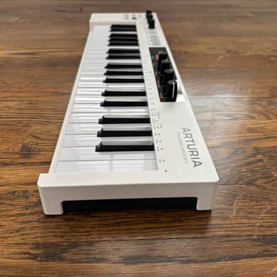 Arturia KeyStep 37 MIDI Controller 2021 - 2025 - White image 4
