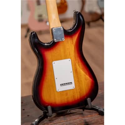 FENDER Standard Stratocaster 3-Color Sunburst image 8