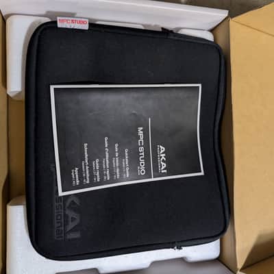 Akai MPC Studio Music Production Controller V1 2016 - 2020 - Black image 2