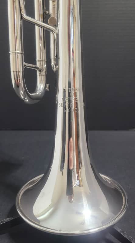 Getzen Eterna 900 Severinsen Model Trumpet,2 mouthpieces ,2 mutes and Original case 1968-1970 - Silver plated image 1