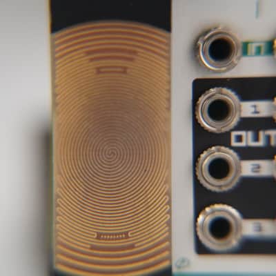 Mutable Instruments Ears & Felix Buffered Mult Eurorack Modules #58927 image 10