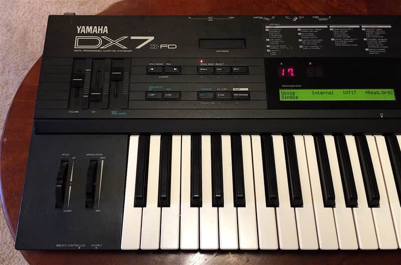 Yamaha DX7IIFD 61-Key 16-Voice Digital Synthesizer with Floppy