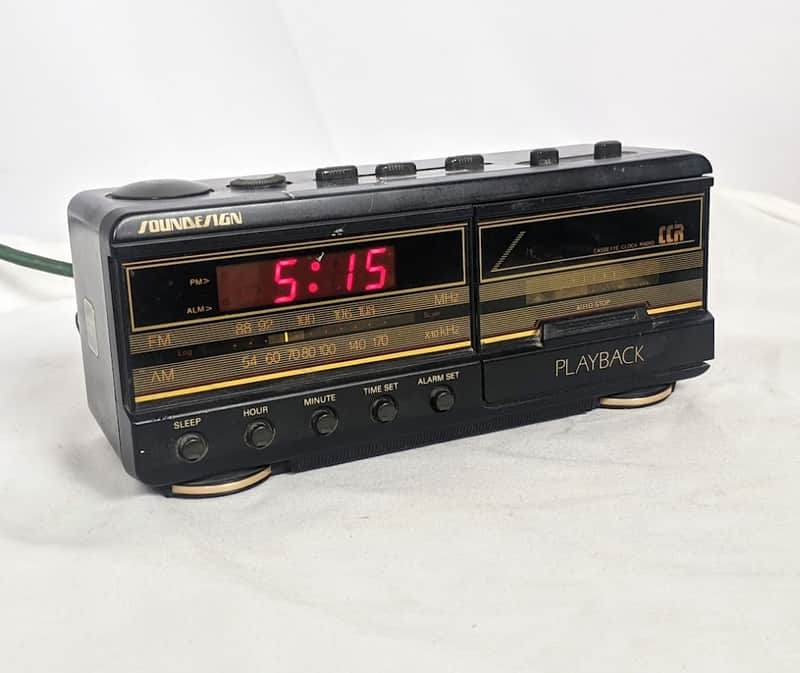 Soundesign Model 3827 AM-FM Electronic Clock Radio Cassette Player image 1